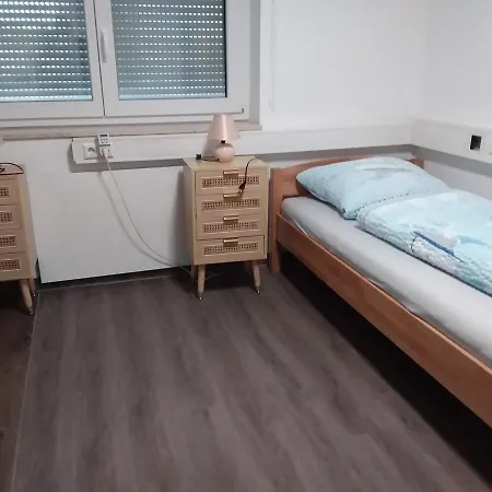 아파트 Nguyen Le 3 Schlafzimmer, 7 Bette,dusche, 2 Wc , Kueche Ab 2 Uebernachtungen 노이킬흐