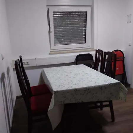 Nguyen Le 3 Schlafzimmer, 7 Bette,dusche, 2 Wc , Kueche Ab 2 Uebernachtungen 노이킬흐