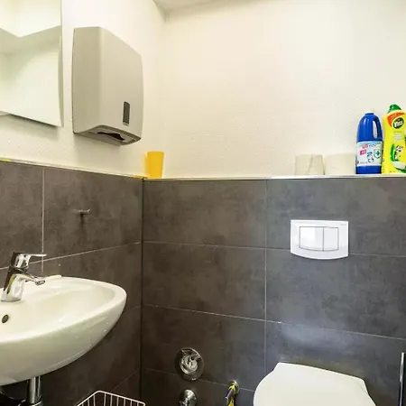 아파트 Nguyen Le 3 Schlafzimmer, 7 Bette,dusche, 2 Wc , Kueche Ab 2 Uebernachtungen 노이킬흐